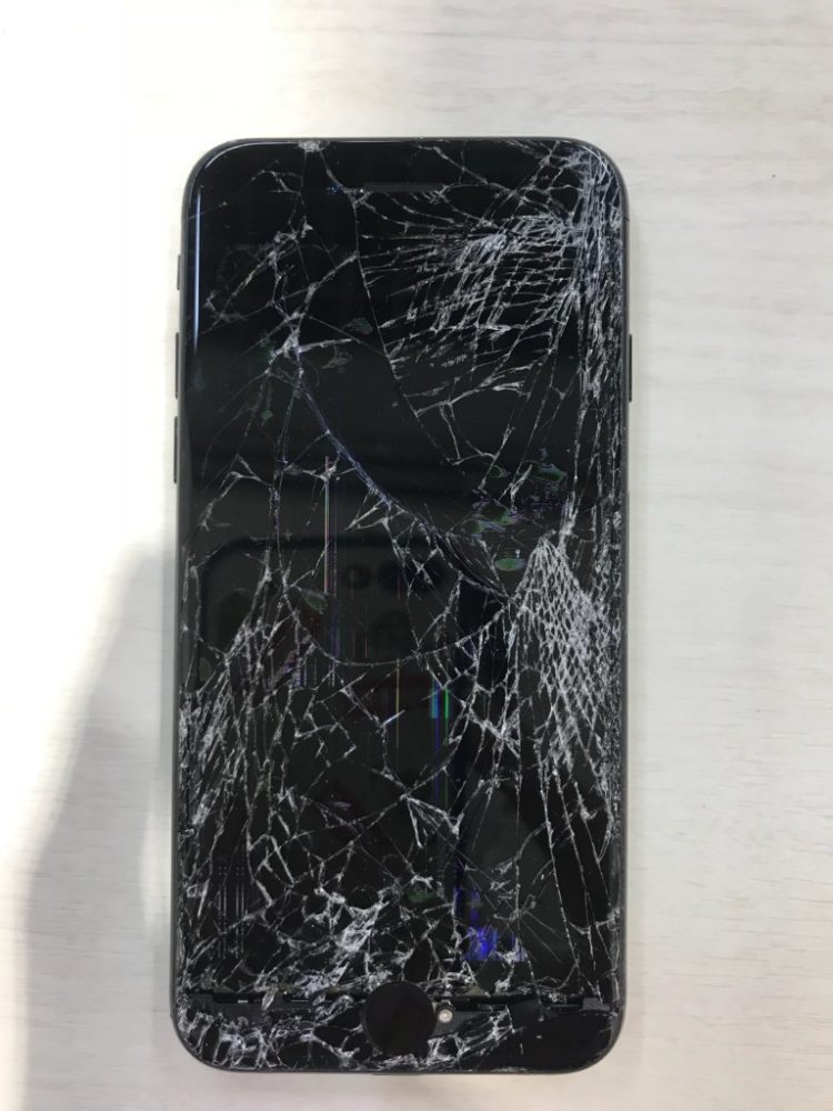 iPhone7　液晶損傷画像
