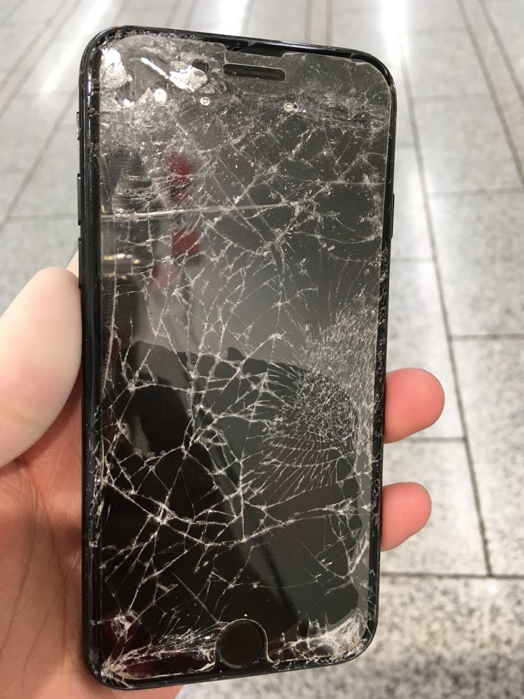 iPhone8 ガラス割れ