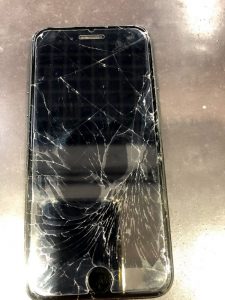 iPhone7　画面ひび割れ