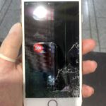 「iPhone8」画面の半分が見えなくなってしまっても修理可能です！